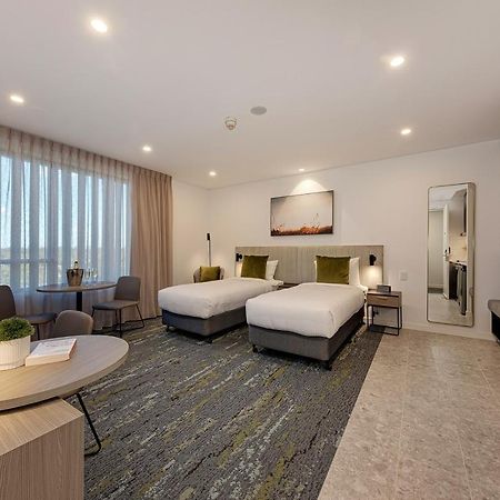 Littomore Suites Kingswood Penrith Bagian luar foto