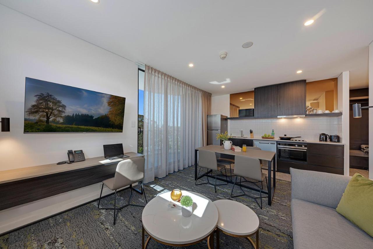 Littomore Suites Kingswood Penrith Bagian luar foto