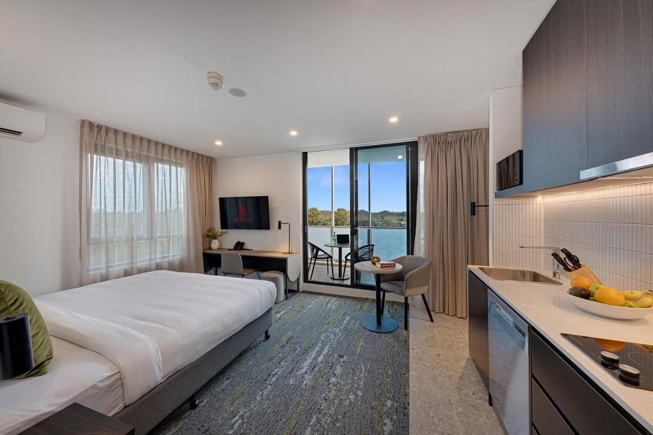 Littomore Suites Kingswood Penrith Bagian luar foto