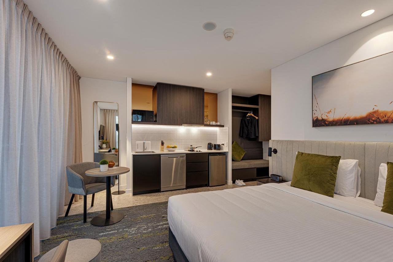 Littomore Suites Kingswood Penrith Bagian luar foto