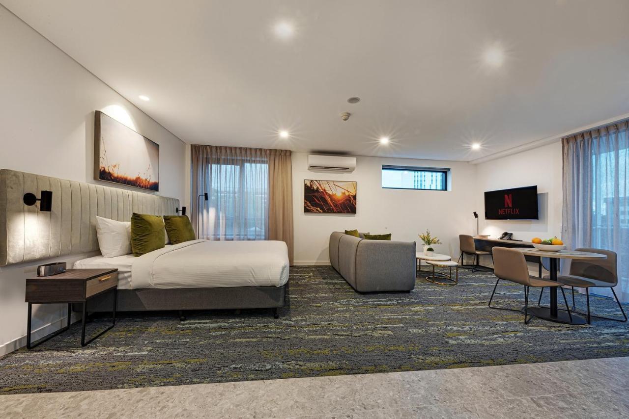 Littomore Suites Kingswood Penrith Bagian luar foto