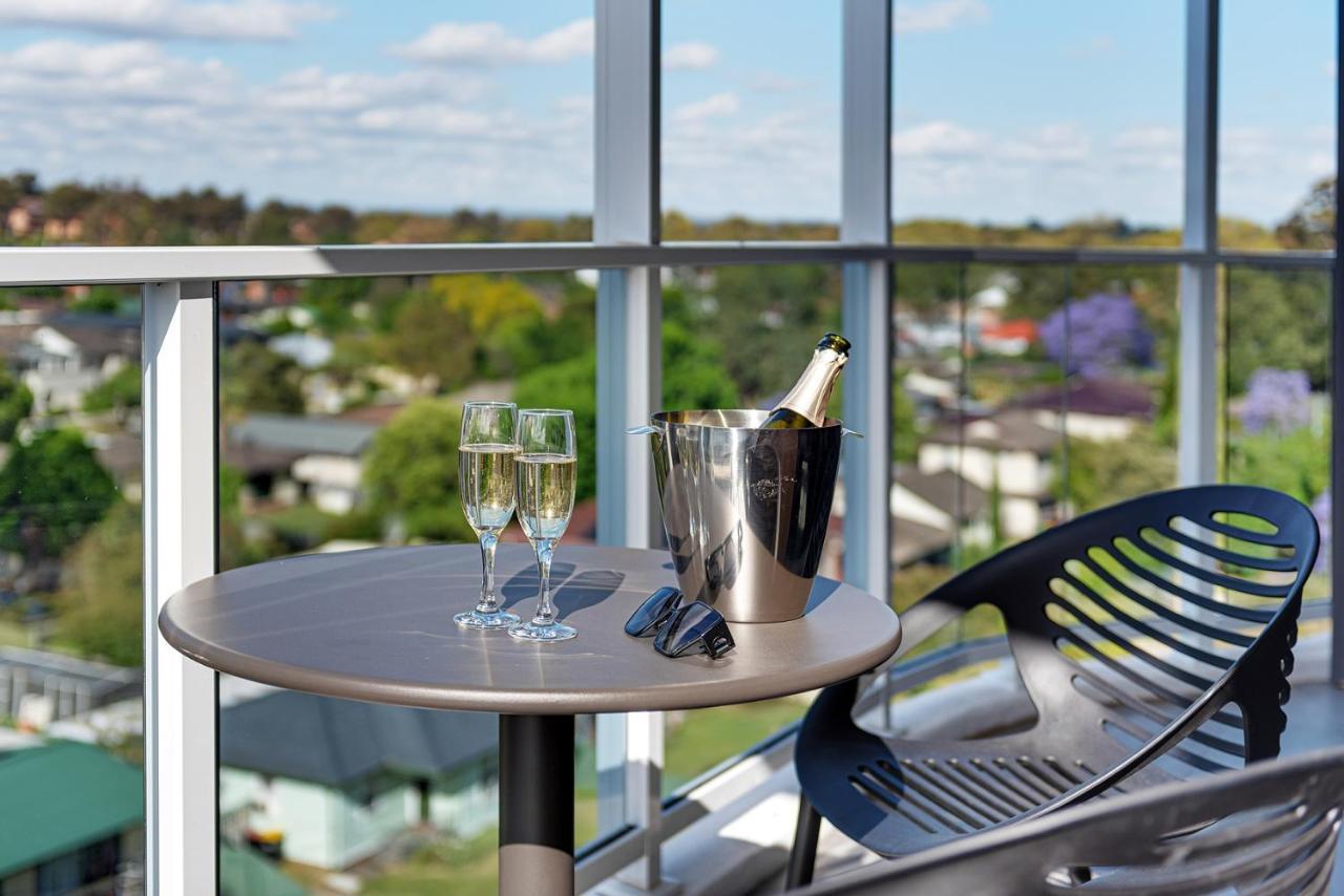 Littomore Suites Kingswood Penrith Bagian luar foto